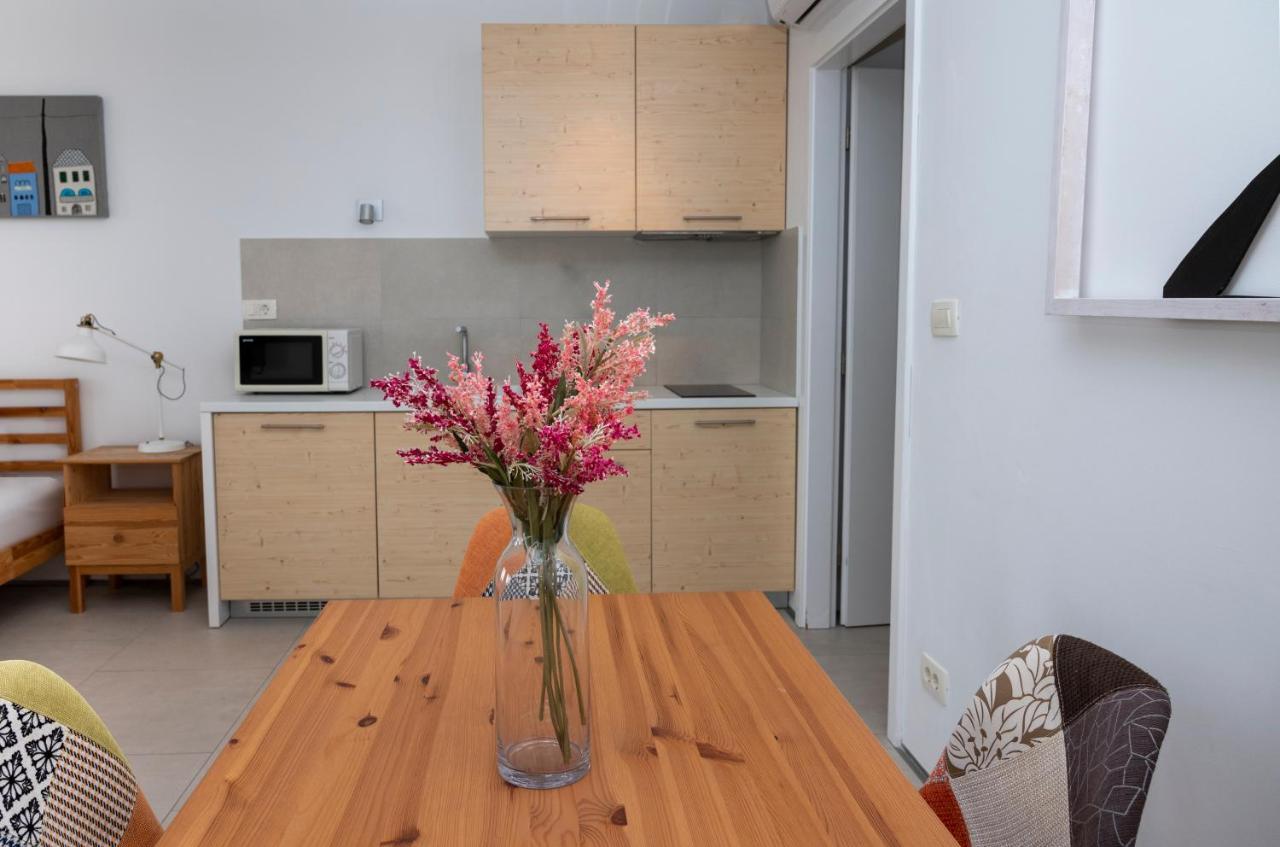 Luxury Apartments Jolara Мимице Екстериор снимка