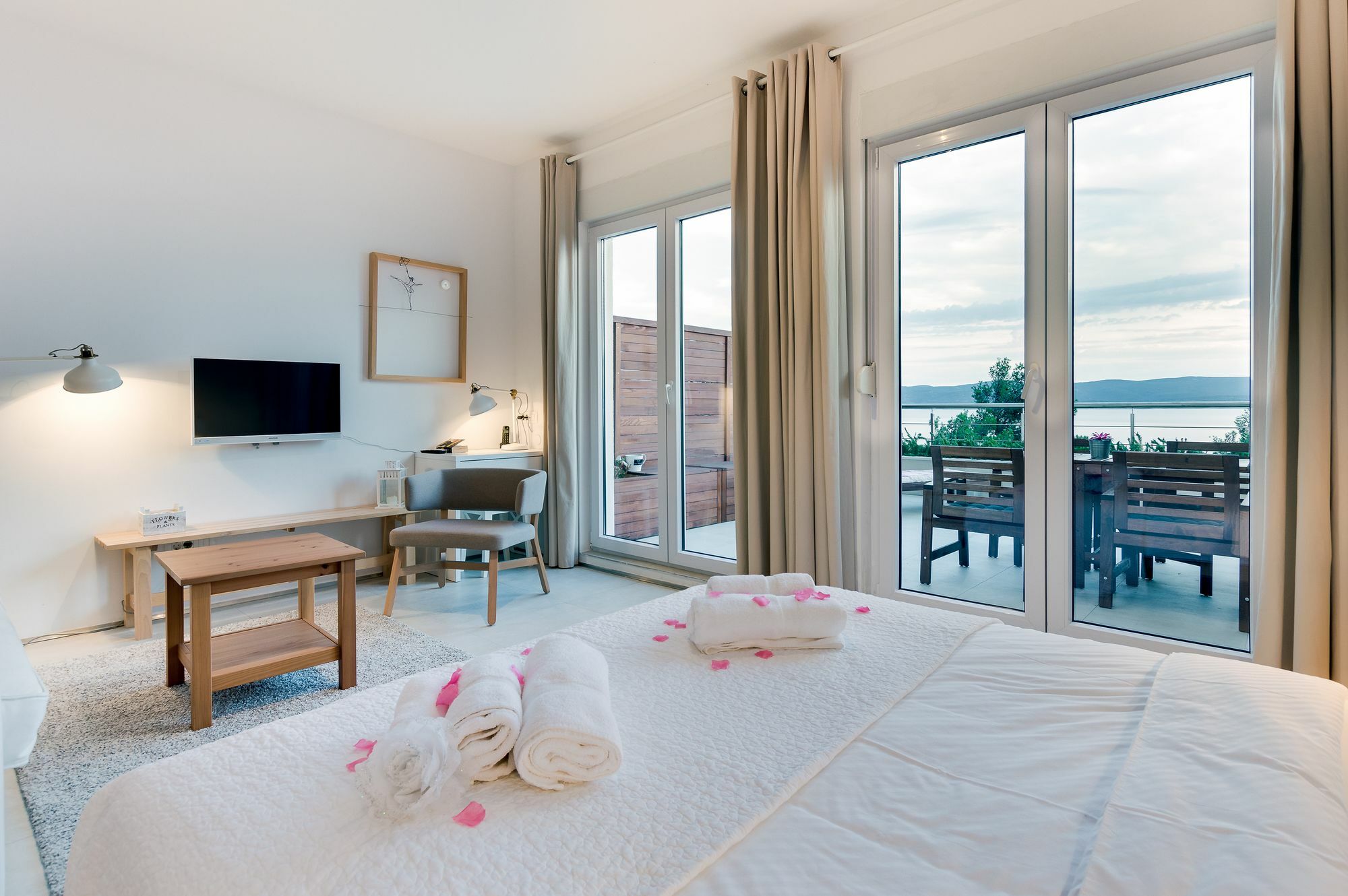 Luxury Apartments Jolara Мимице Екстериор снимка